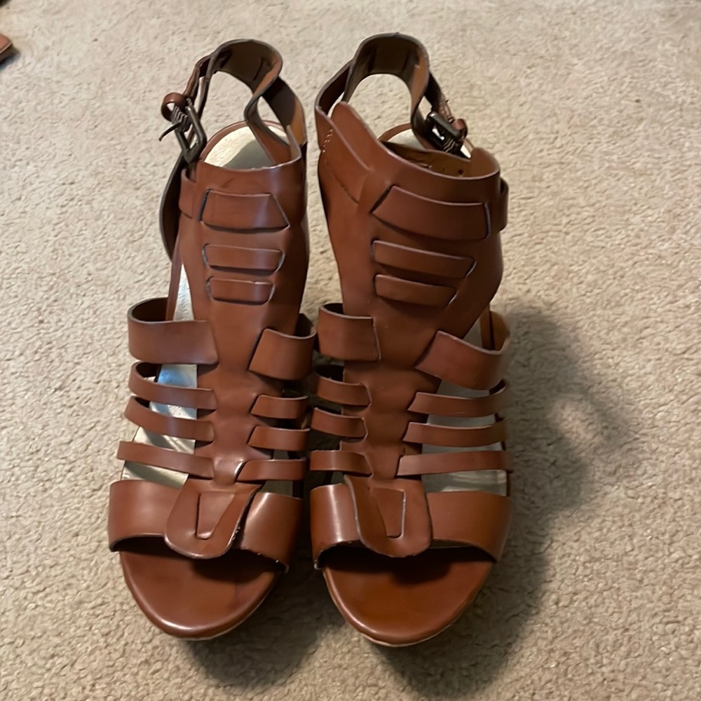 Guess size 8 wedge shoes